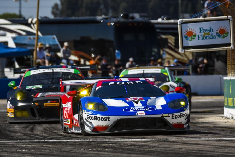  Ford GT Race Car 2016 года  (фото 9 из 46)